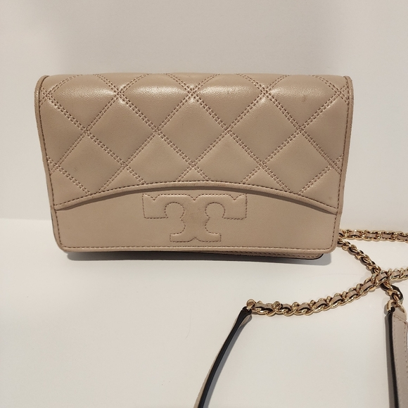Tory Burch Handbags - Tory Burch‎ Savannah chain wallet/purse